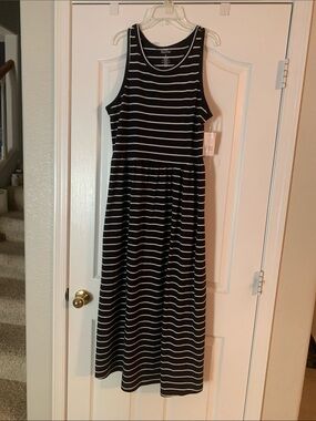 croft & barrow Black and White Striped Sleeveless Maxi Dress with Scoop Neck